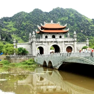 Alternative view of VIETNAM IN A GLIMPSE