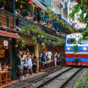 Alternative view of DISCOVER VIETNAM IN 8 DAYS